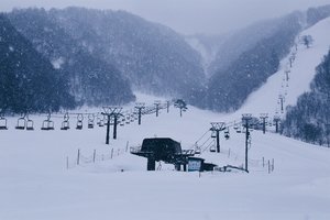 平汤滑雪场图片